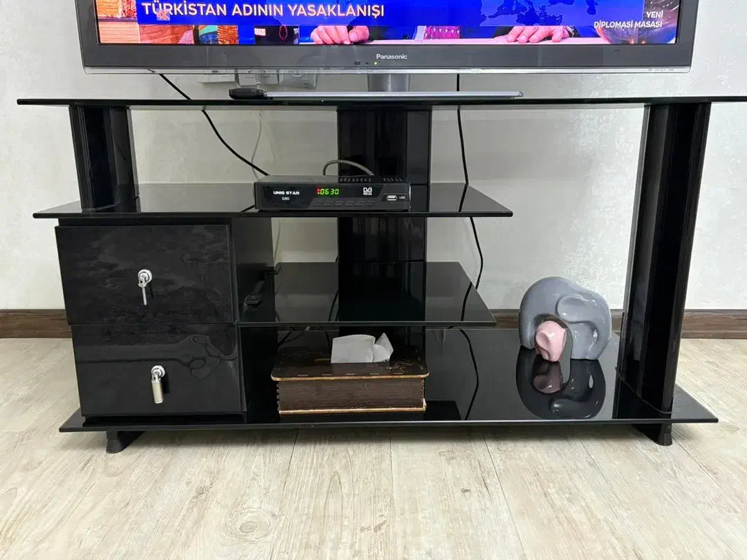 میز تی‌وی شیشه‌ای|میز تلویزیون|کرج, شهرک نهال و بذر|دیوار