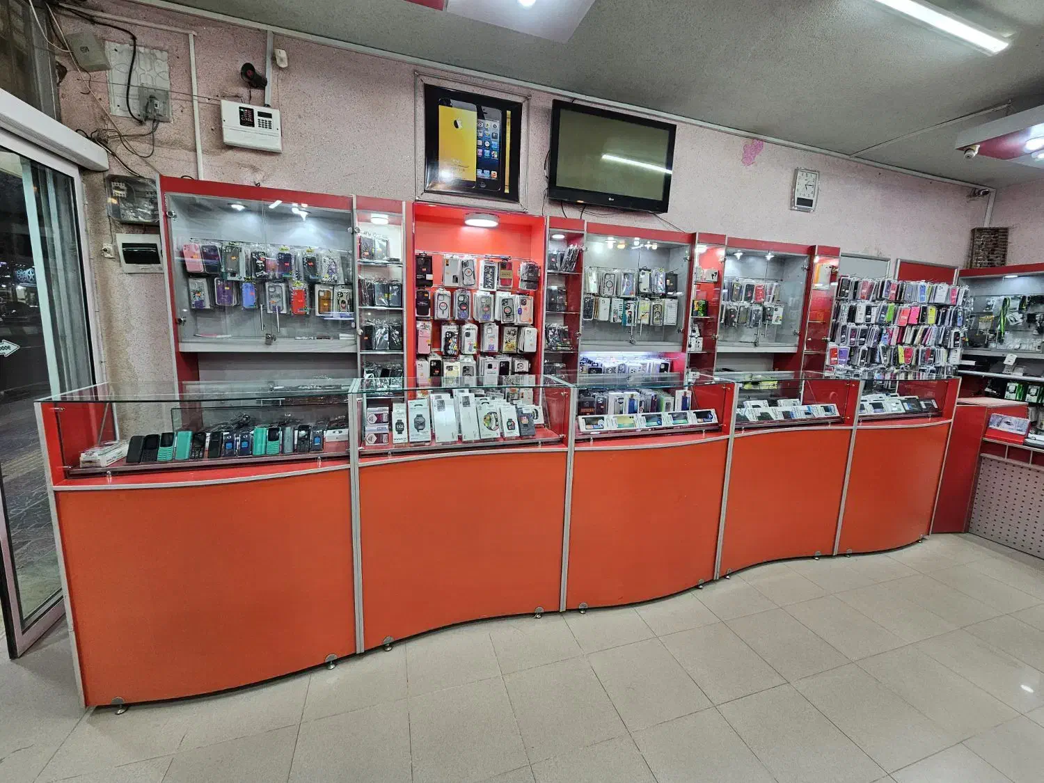 ویترین مغازه تخفیفم داده میشود|فروشگاه و مغازه|رفسنجان, |دیوار