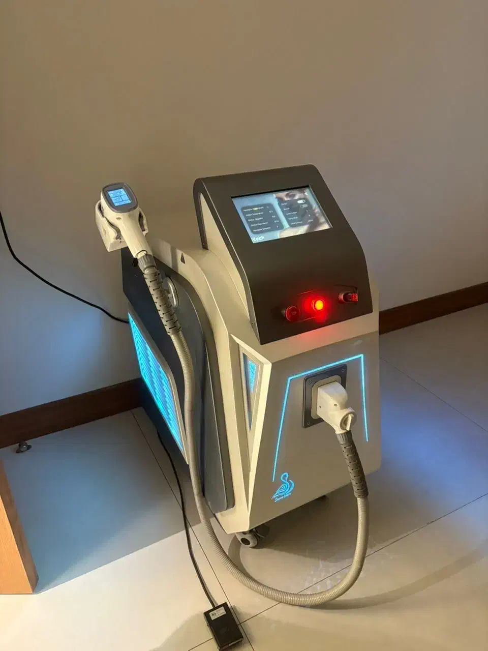 فروش  لیزر موهای زائد کم کار با قیمت استثنایی|آرایشی، بهداشتی، درمانی|اصفهان, بهار آزادی|دیوار