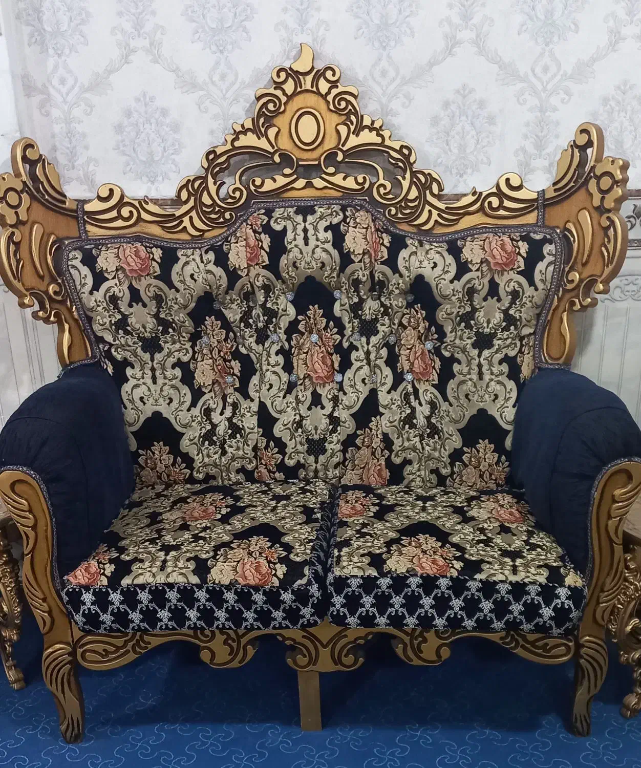 مبل ۹نفره  با جلو مبلی بسیار شیک وتمیز نیمه سلطنتی|مبلمان خانگی و میز عسلی|نسیم‌شهر, |دیوار