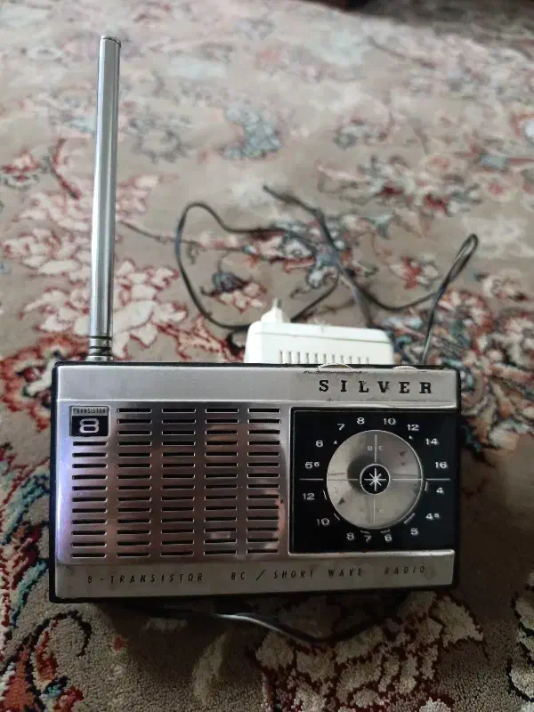 رادیو قدیمی TRANSISTOR 8 ، SILVER تمیز و سالم|کلکسیون اشیاء عتیقه|مشهد, ابوذر|دیوار