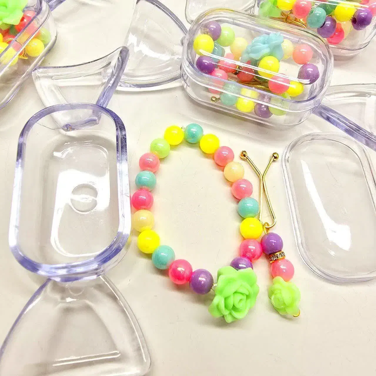 اکسسوری های زیبا ویژه روز دانش آموز|بدلیجات|اصفهان, طامه|دیوار