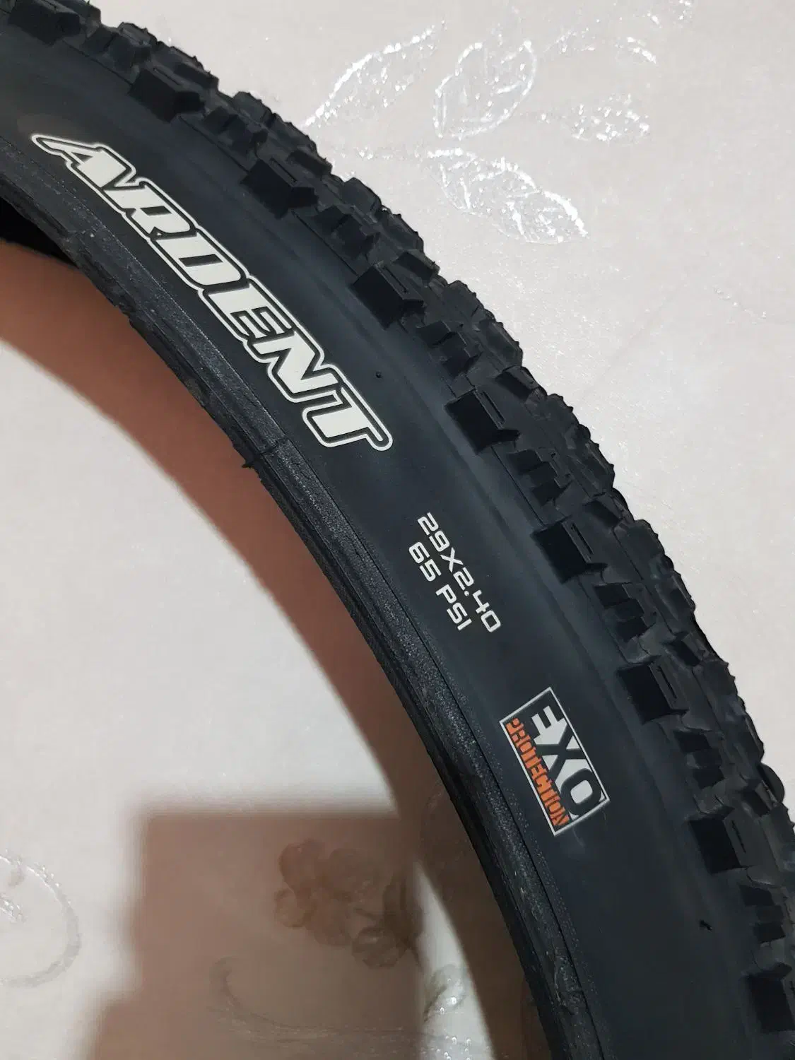 لاستیک دوچرخه کربن اسکات جاینت کنیون اوربا کیوب|دوچرخه، اسکیت، اسکوتر|تهران, آهنگران (سراسیاب دولاب)|دیوار