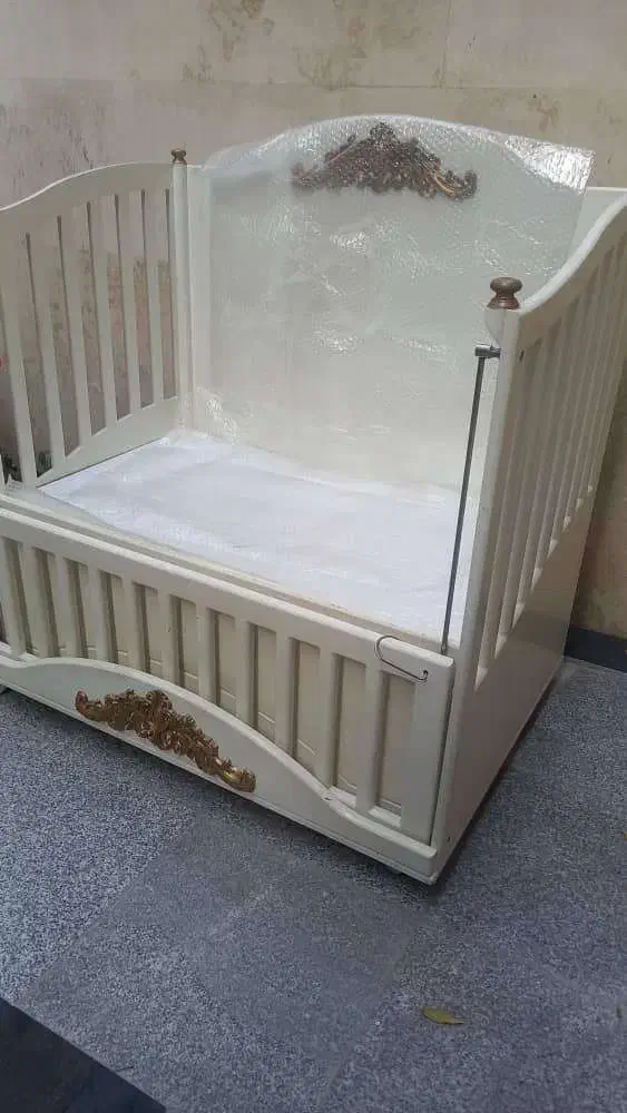 تخت کودک کنار تخت مادر تمام چوبی و بسیار مستحکم|تخت و صندلی بچه|تهران, آشتیانی|دیوار