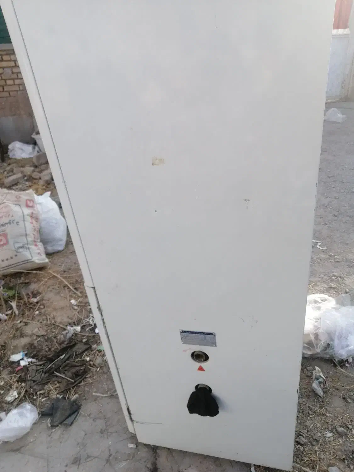 ابگرمگن یخچالی منبع بزرگ در حد اک|آبگرمکن، پکیج، شوفاژ|گلبهار, شهر جدید گلبهار|دیوار