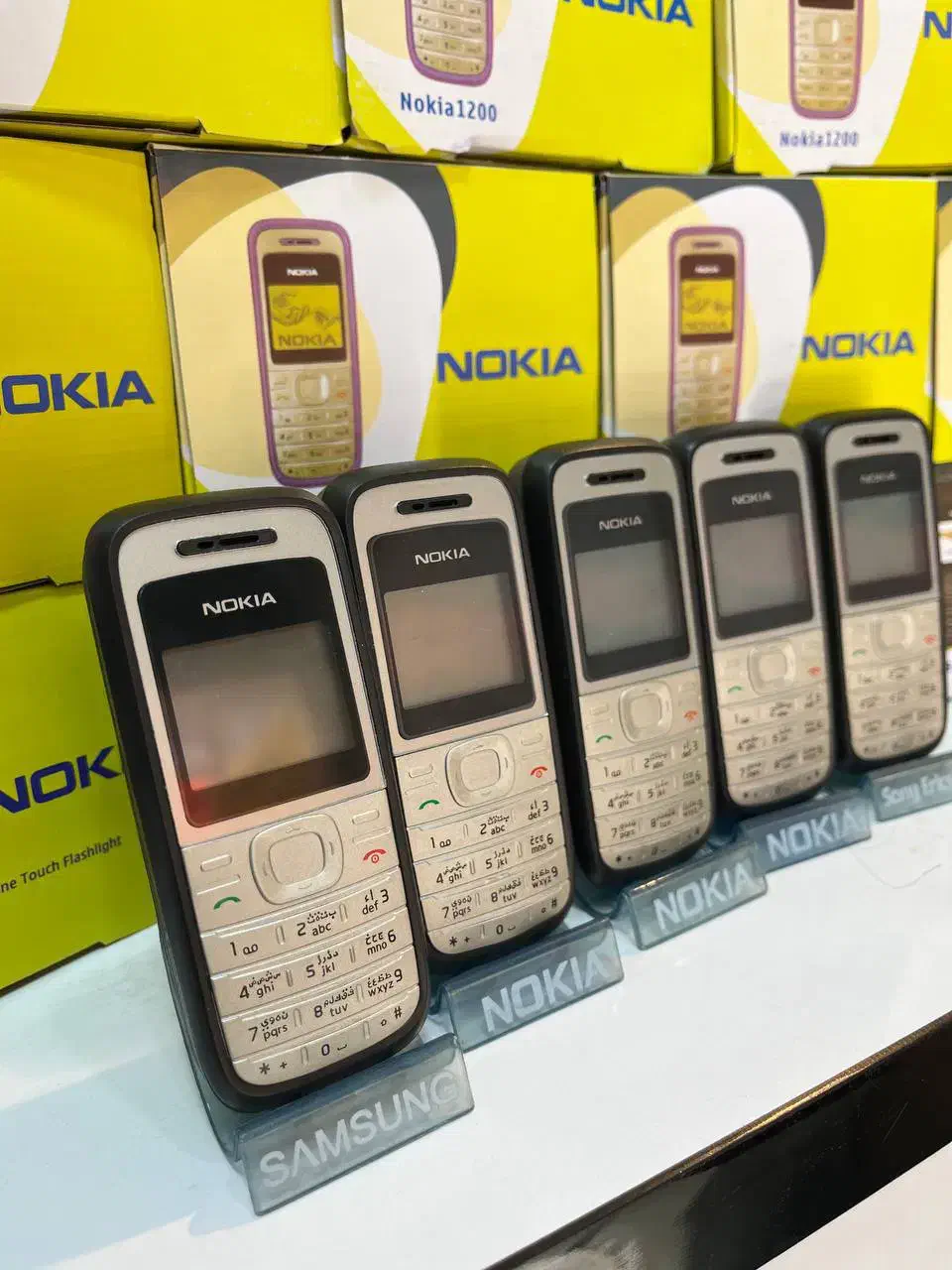 گوشی ساده نوکیا مدل ۱۲۰۰ اصلی ویتنام باریجستر|موبایل|تهران, نازی‌آباد|دیوار