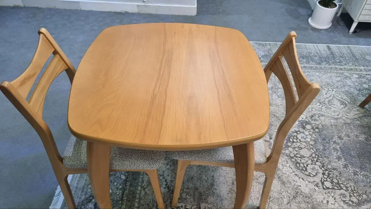 میز ناهار خوری دو نفره|میز و صندلی غذاخوری|شیراز, میرزاکوچک خان|دیوار