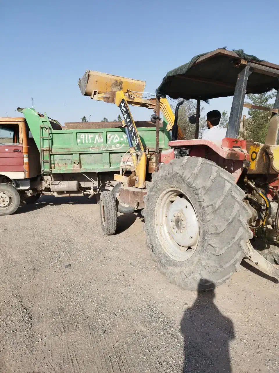 خاکبرداری و حمل نخاله و....با تراکتور و خاور|خدمات حمل و نقل|یزد, |دیوار