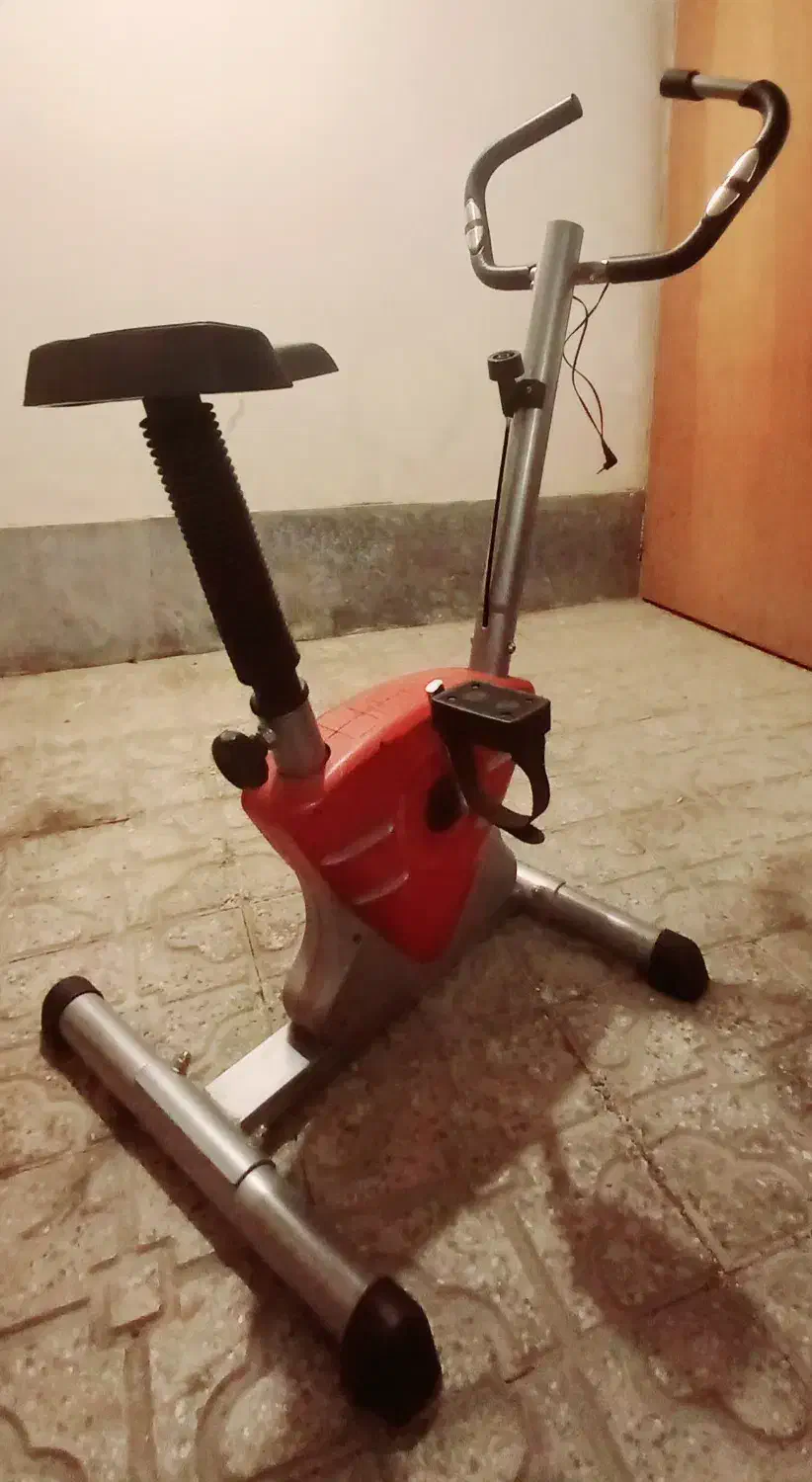 دوچرخه ثابت Top Fit سالم و آماده استفاده|تجهیزات ورزشی|شاهینشهر, عطار|دیوار