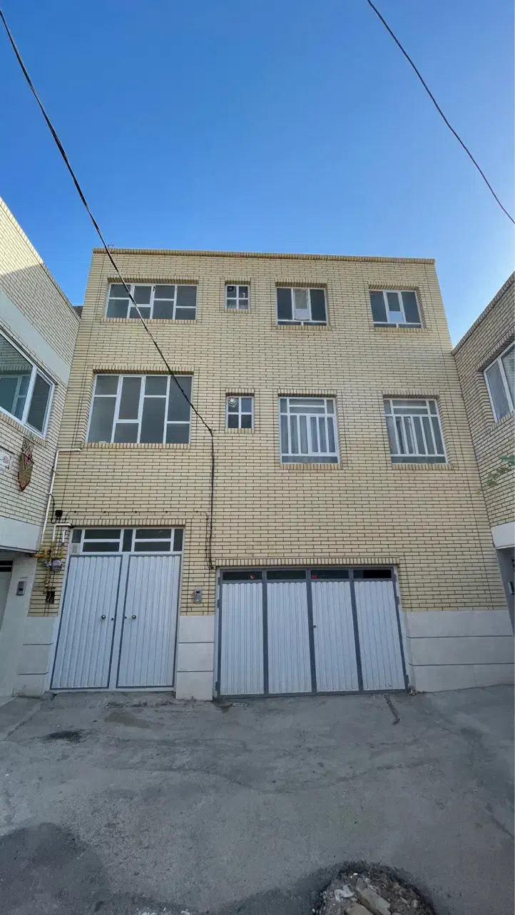 فروش منزل مسکونی سه طبقه بهترین نقطه شهر|فروش خانه و ویلا|اردکان, |دیوار