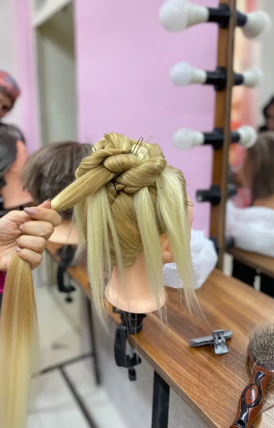 آموزش تخصصی میکاپ شنیون|خدمات آرایشگری و زیبایی|بوشهر, |دیوار