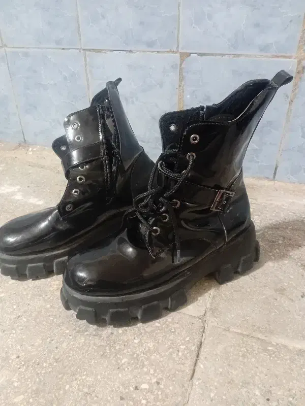 نیم بوت|کیف، کفش، کمربند|دورود, |دیوار