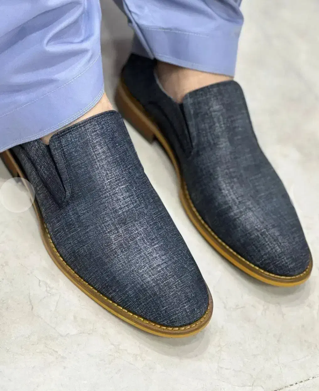 کفش|کیف، کفش، کمربند|ایرانشهر, |دیوار