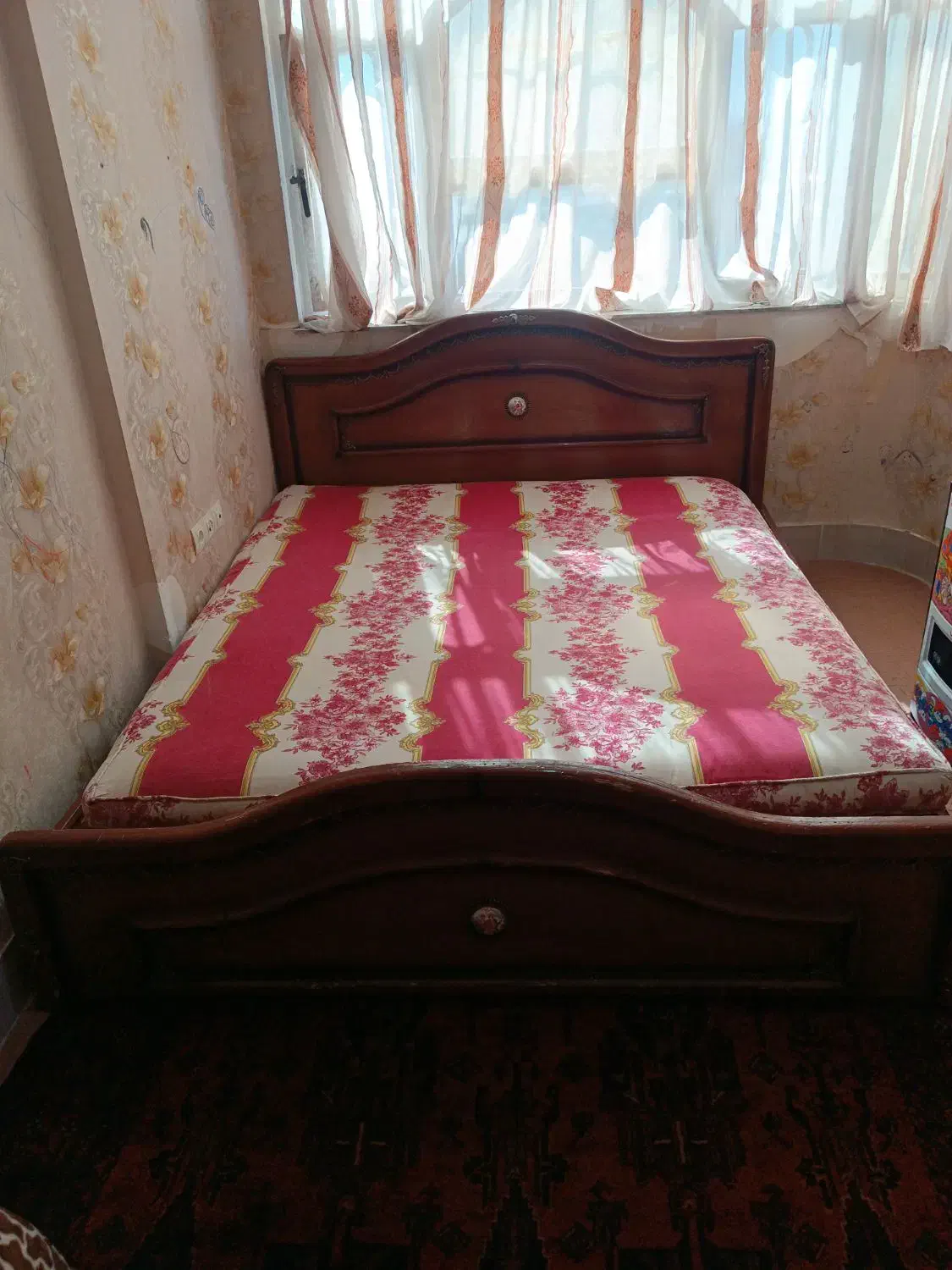 تخت وتشک|تشک تختخواب|مشهد, حسین‌آباد|دیوار