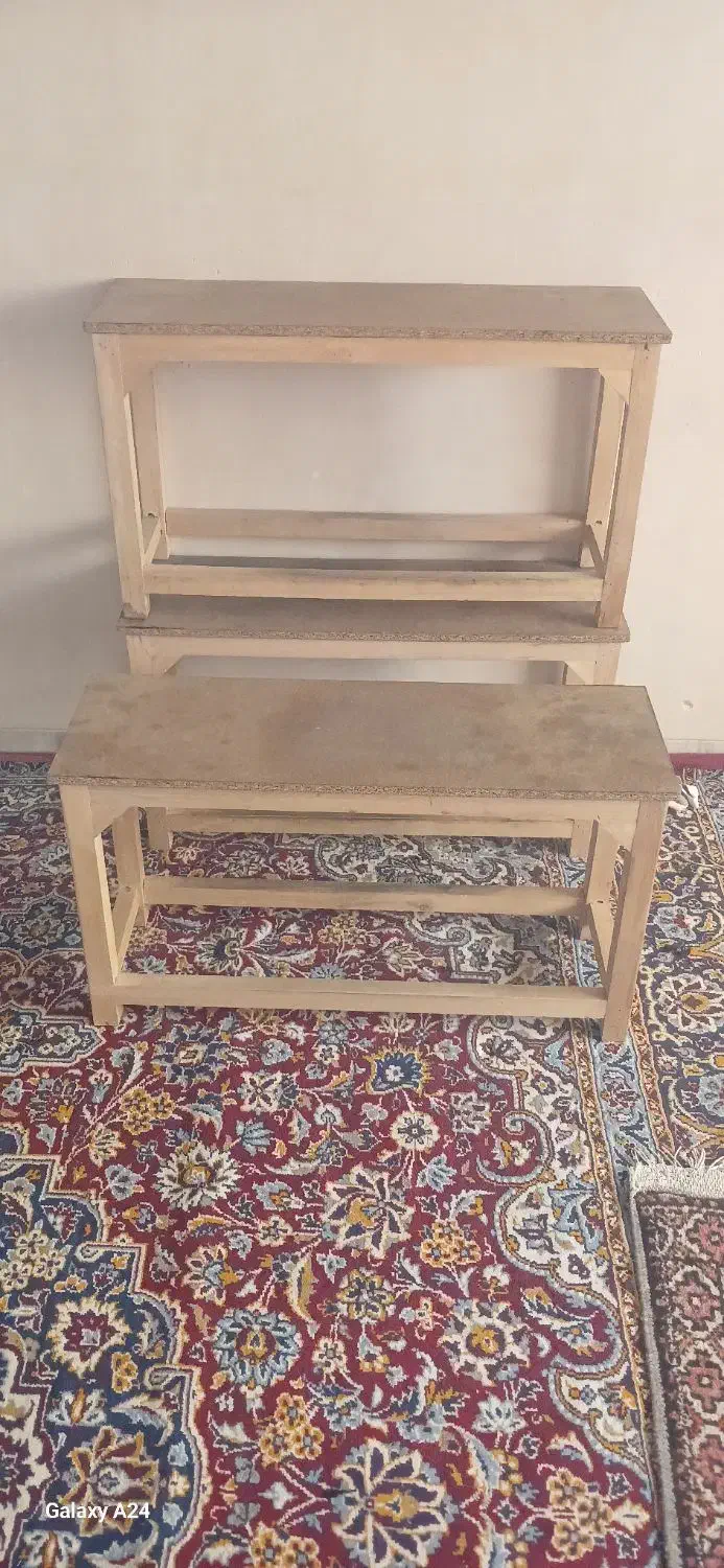 ۳ عدد نیمکت کارویک ویترین درحدنو|صندلی و نیمکت|برخوار, |دیوار