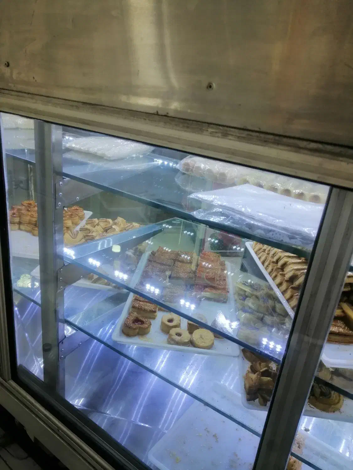 ویترین قنادی|فروشگاه و مغازه|قم, شهرک فاطمیه|دیوار