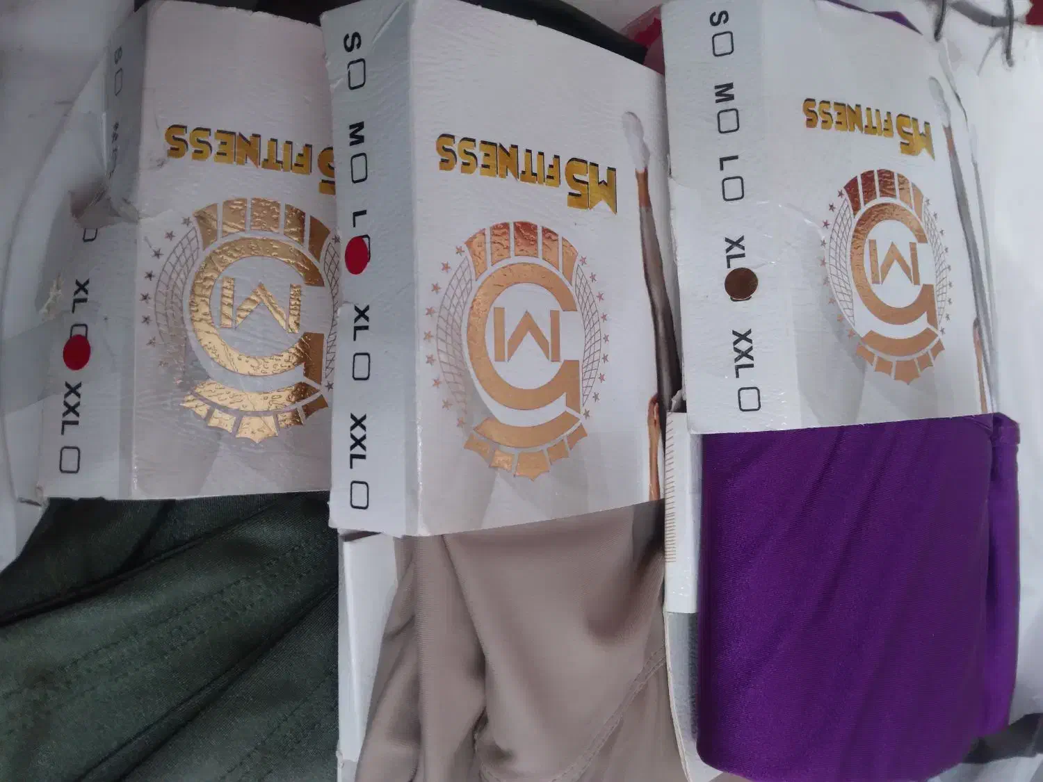 لگ زنانه|لباس|صومعه‌سرا, |دیوار