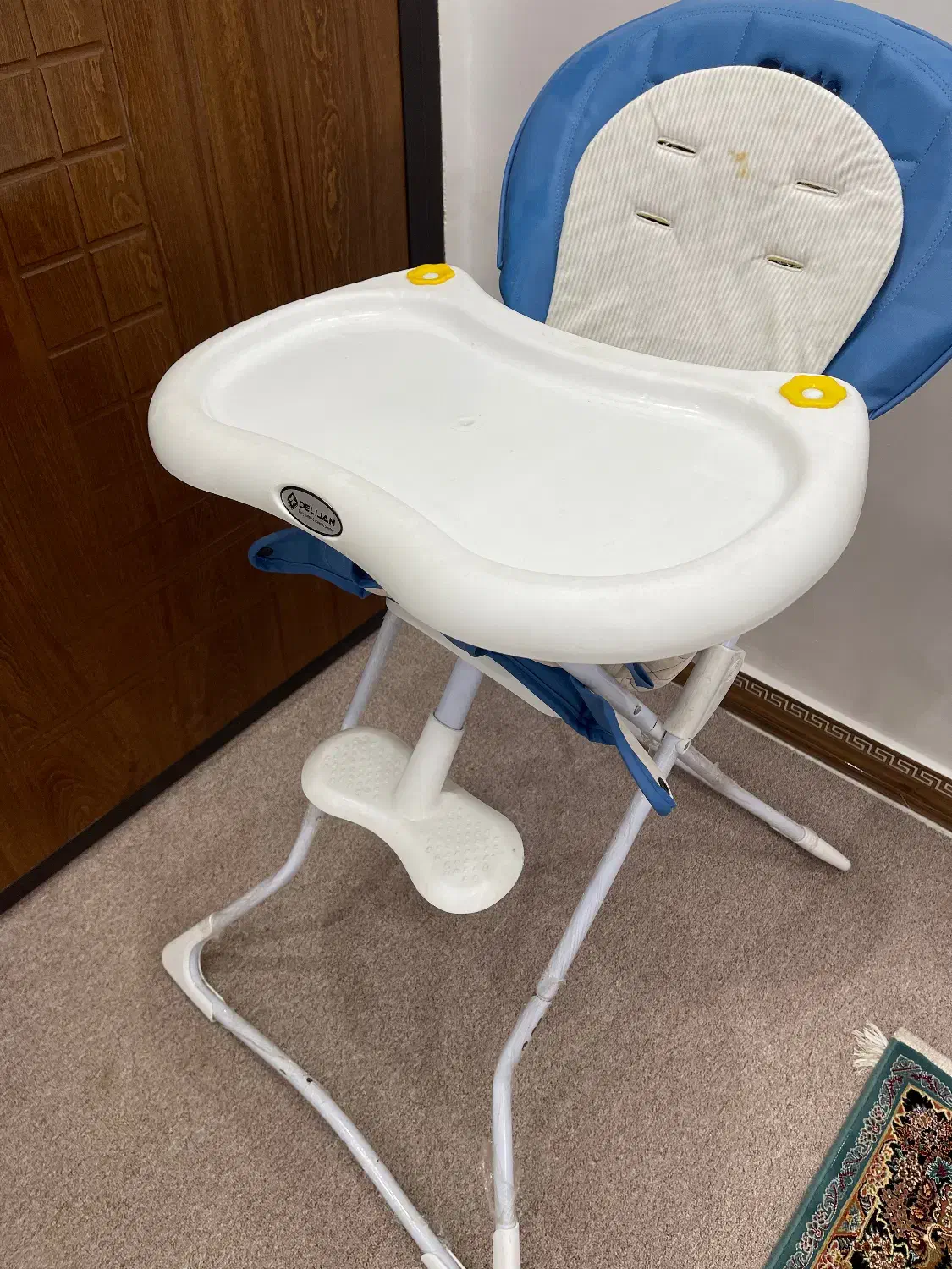 صندلی غذا کودک|تخت و صندلی بچه|صومعه‌سرا, |دیوار