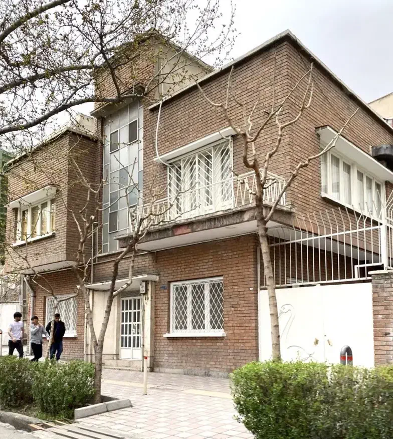 فروش منزل ۲طبقه/۳۳۴ متری/ بهترین کوچه خیابان لاله|فروش خانه و ویلا|شیراز, لاله|دیوار