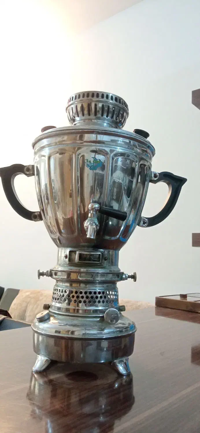 سماور گازی نفتی برقی سبد چوبی سطل گلدان بیلچه|کلکسیون اشیاء عتیقه|مشهد, چهارچشمه|دیوار