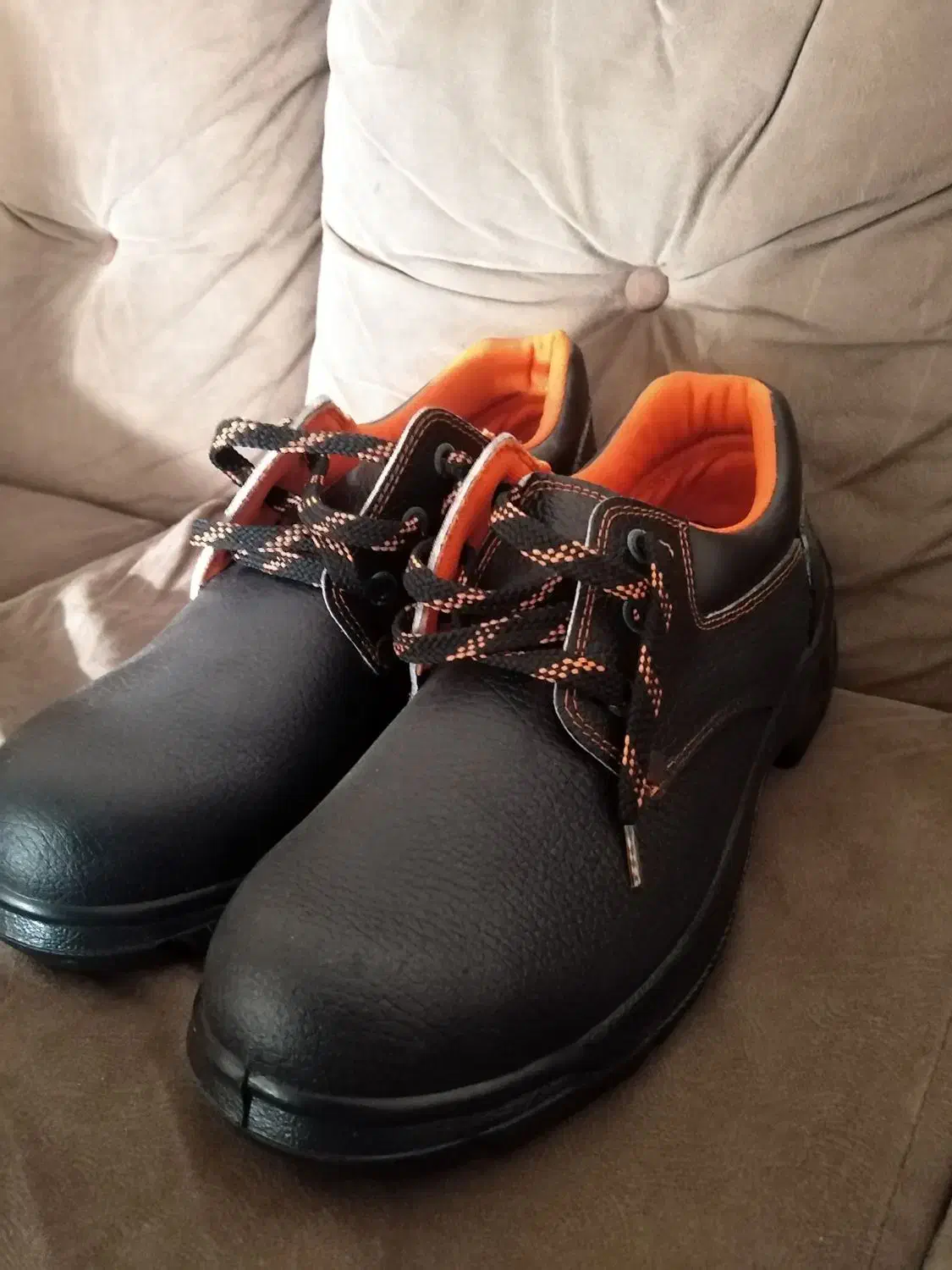 کفش کار|کیف، کفش، کمربند|اسفراین, |دیوار