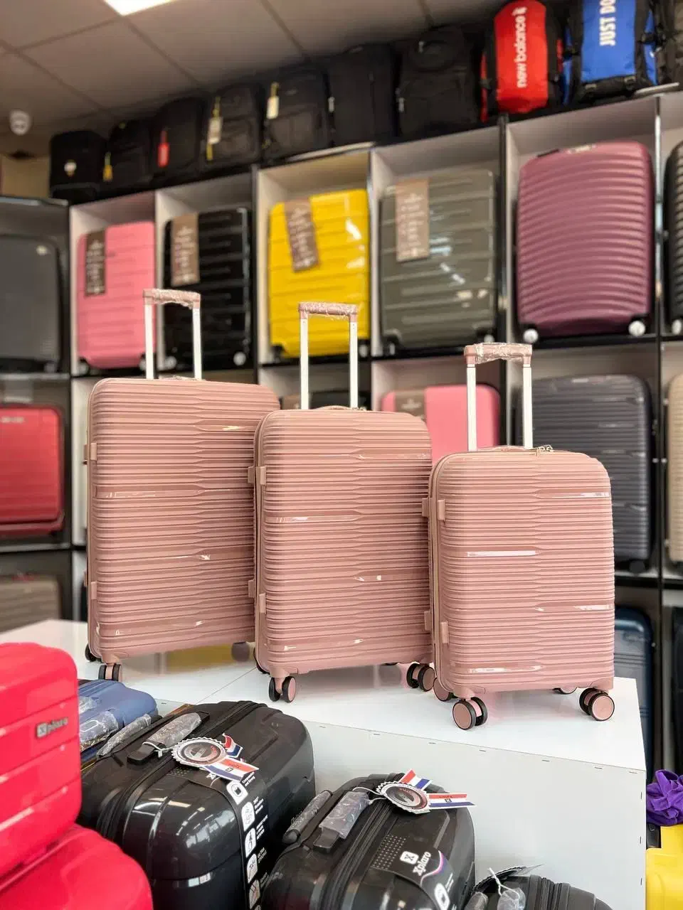 چمدان هشت لایه نشکن ضدضربه زیب دوبل با کیفیت بالا|کیف، کفش، کمربند|تهران, شوش|دیوار