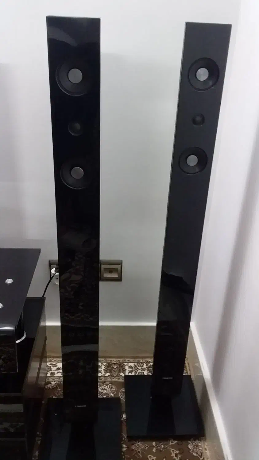 سینمای خانواده ۷ تیکه کم کار و یک عدد میز تلویزیون|سیستم صوتی خانگی|قم, زنبیل آباد|دیوار