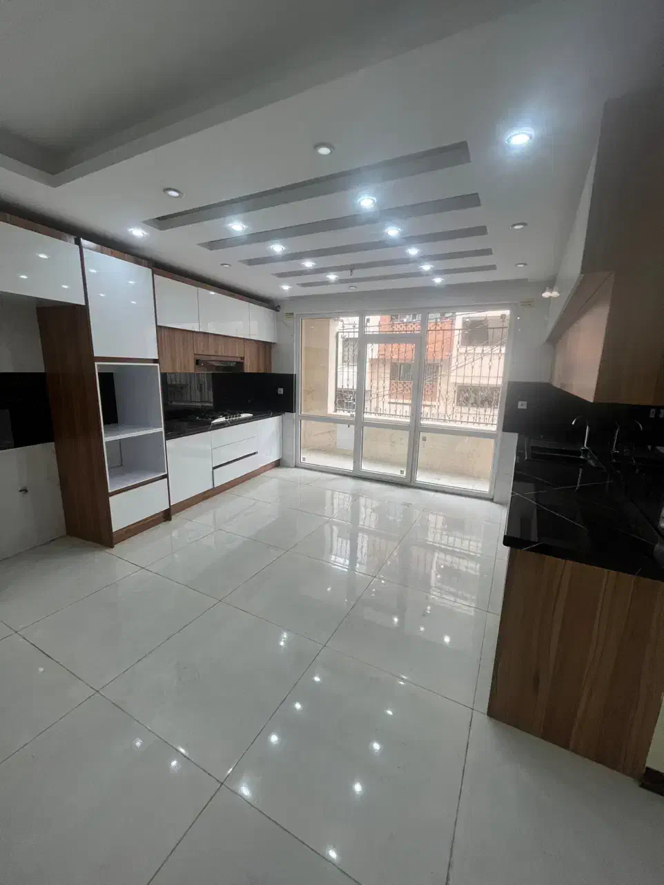 ویدئوکامل/۱۲۰مترنوساز/کیامنش ولیعصر شکوفه تاجیک|اجارهٔ آپارتمان|تهران, مینای شمالی (مخبر)|دیوار