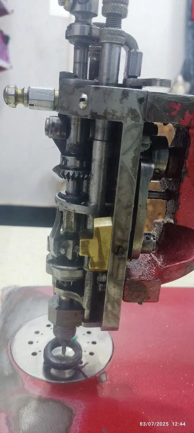 گلدوزی|چرخ خیاطی و ریسندگی|سراوان, |دیوار