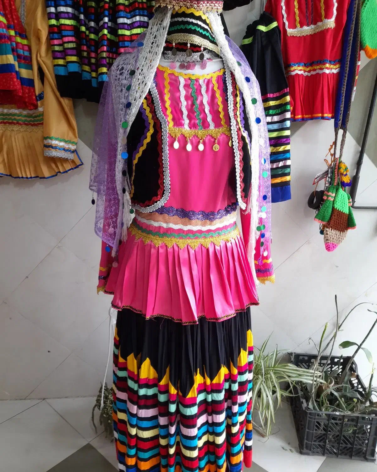 لباس محلی گیلان|لباس|رشت, پیرکلاچای|دیوار