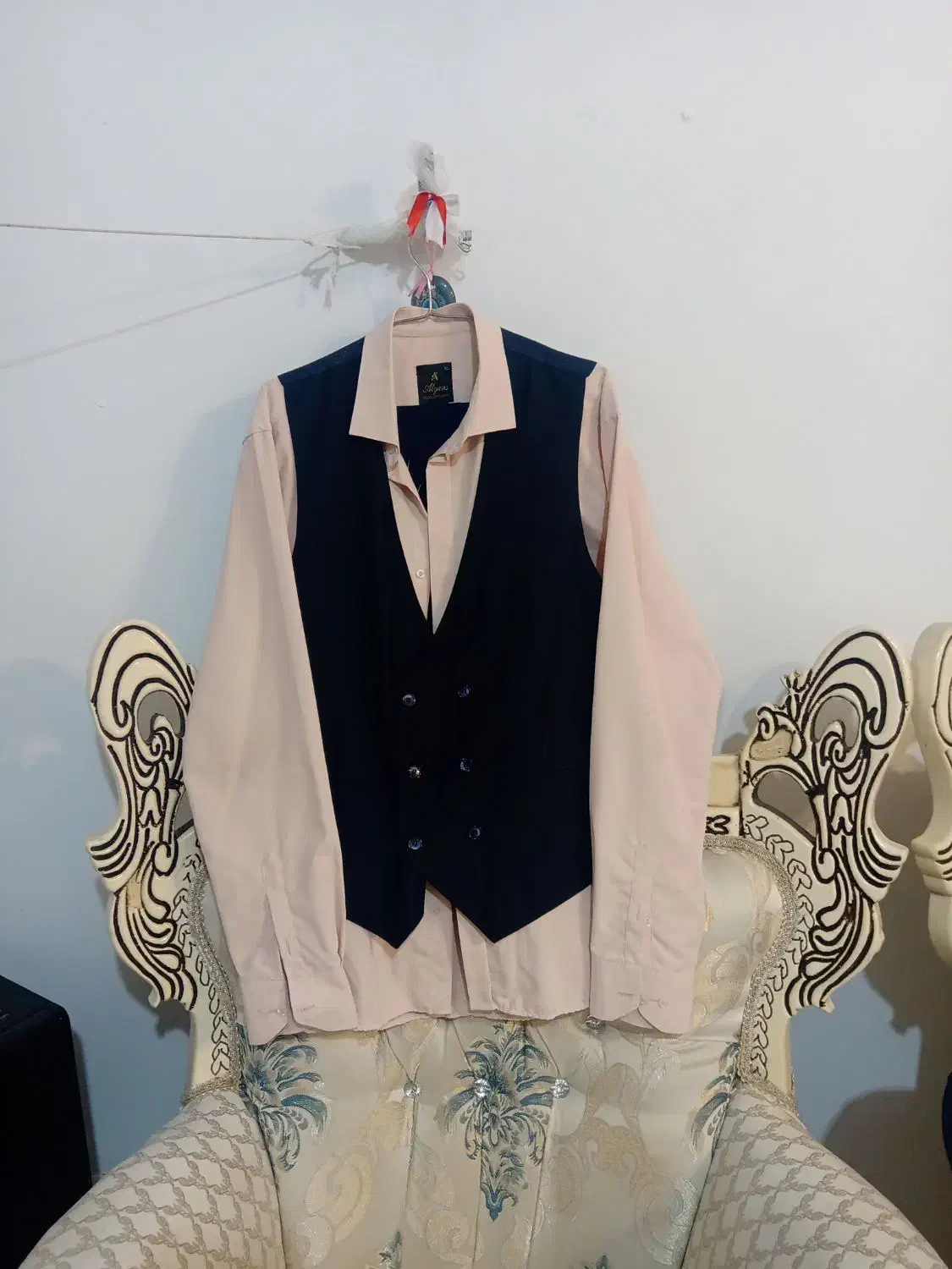 کت و شلوار و جلیقه و پیراهن|لباس|رشت, گیل|دیوار