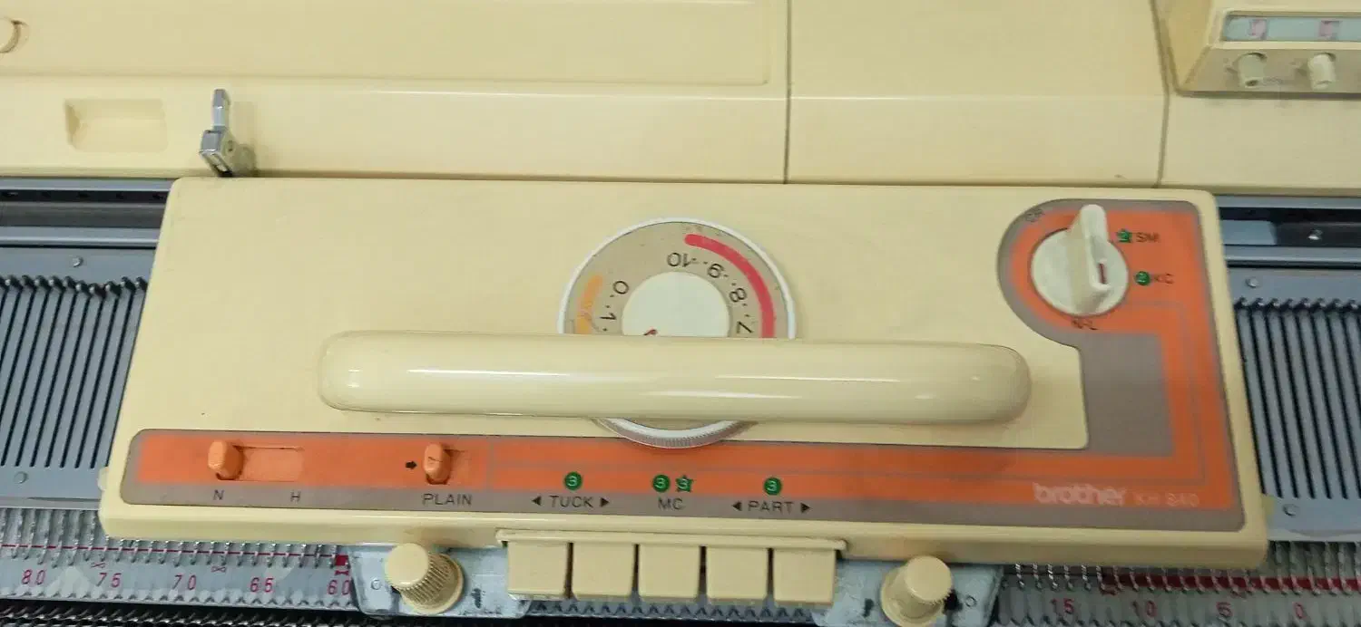 تمیز در حد نو|چرخ خیاطی و ریسندگی|مشهد, چهارچشمه|دیوار