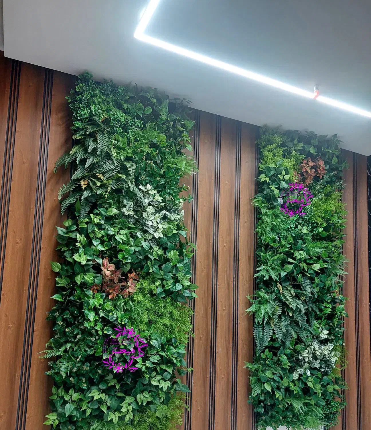 نصب   دیوار  سبز  مصنوعی ،‌ مدل  بوته های.  ترکیبی|گل مصنوعی|تهران, بازار|دیوار