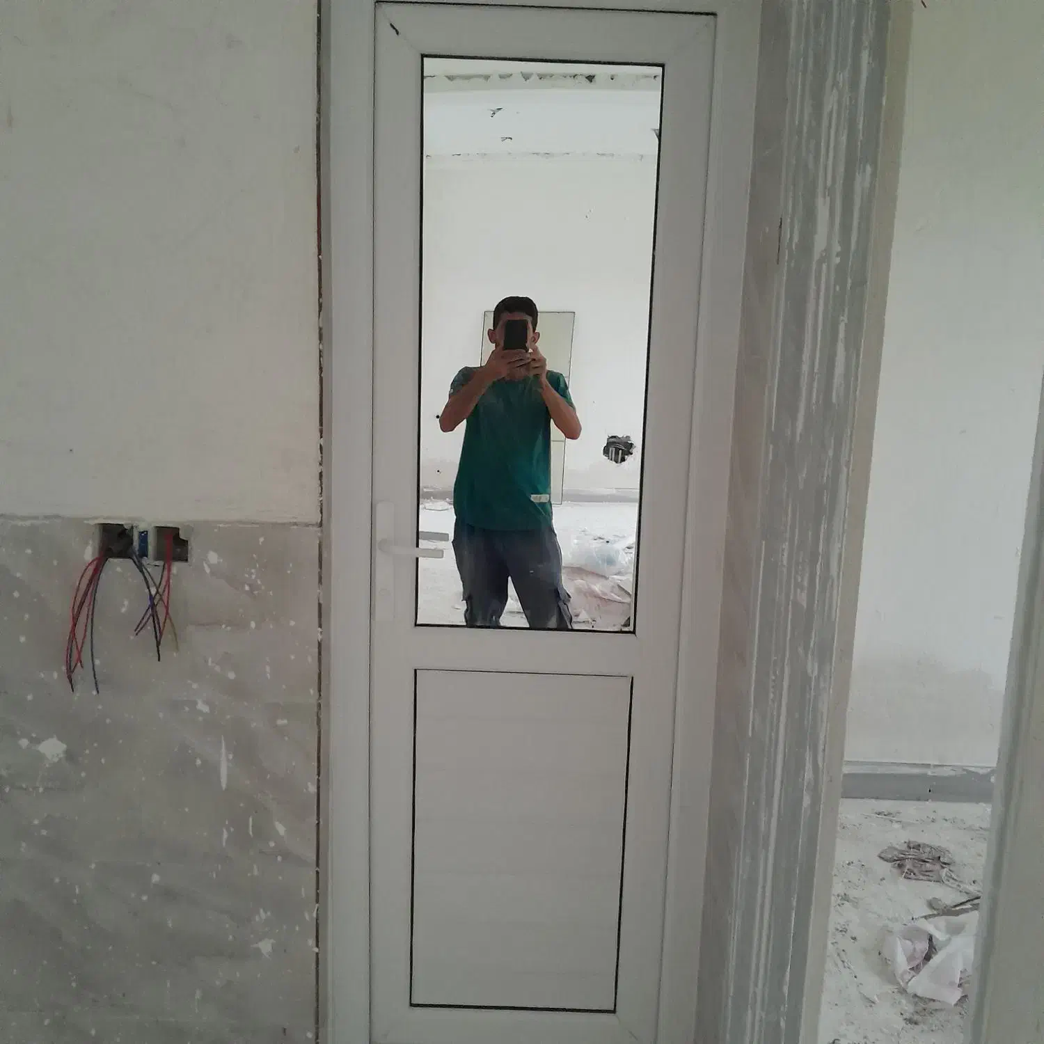 ساخت و نصب انواع  درب و پنچره دوجداره و توری پلیسه|خدمات پیشه و مهارت|رودسر, |دیوار