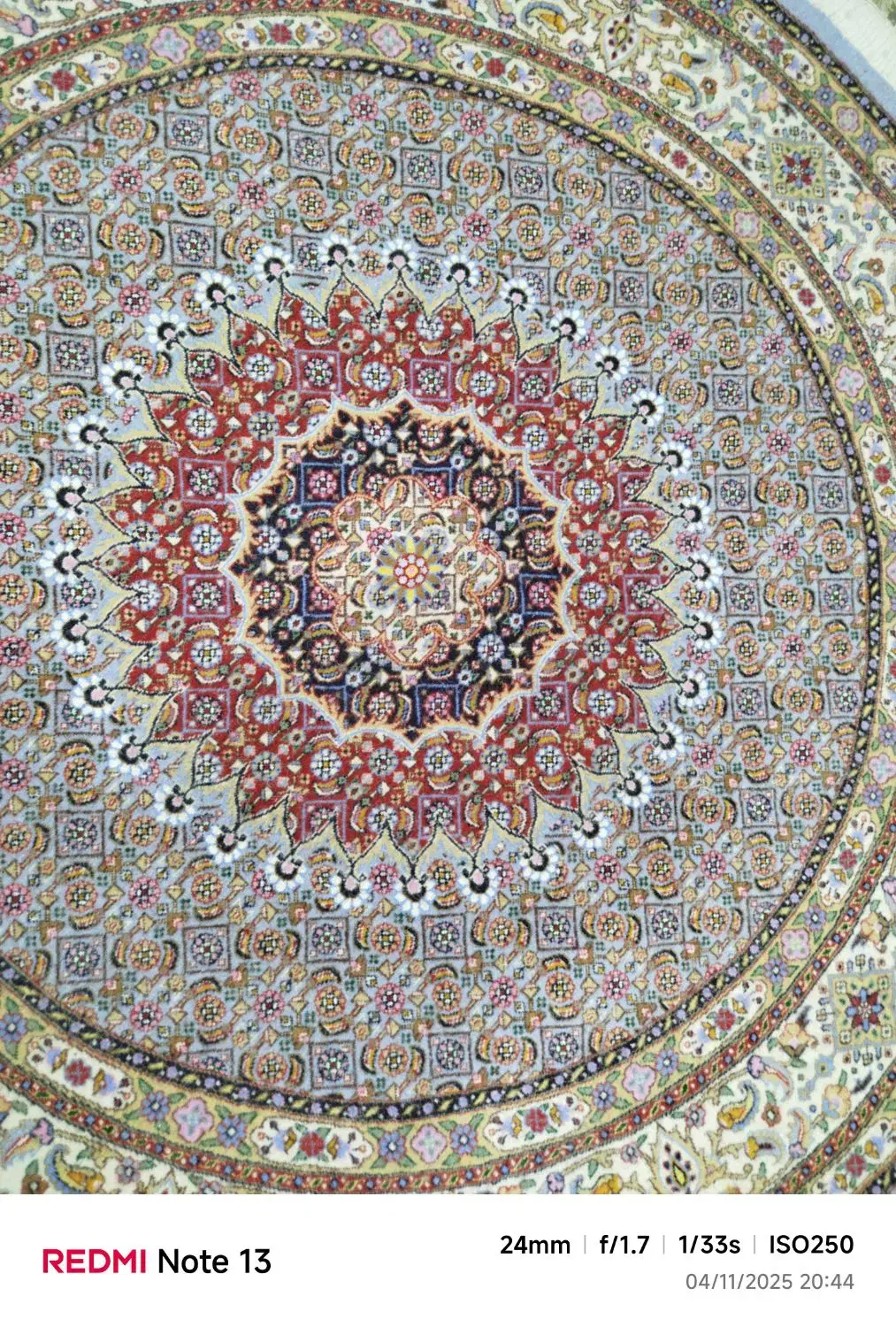 فرش دستبافت گرد 1.5*1.5گل ابریشم|فرش|بیرجند, |دیوار