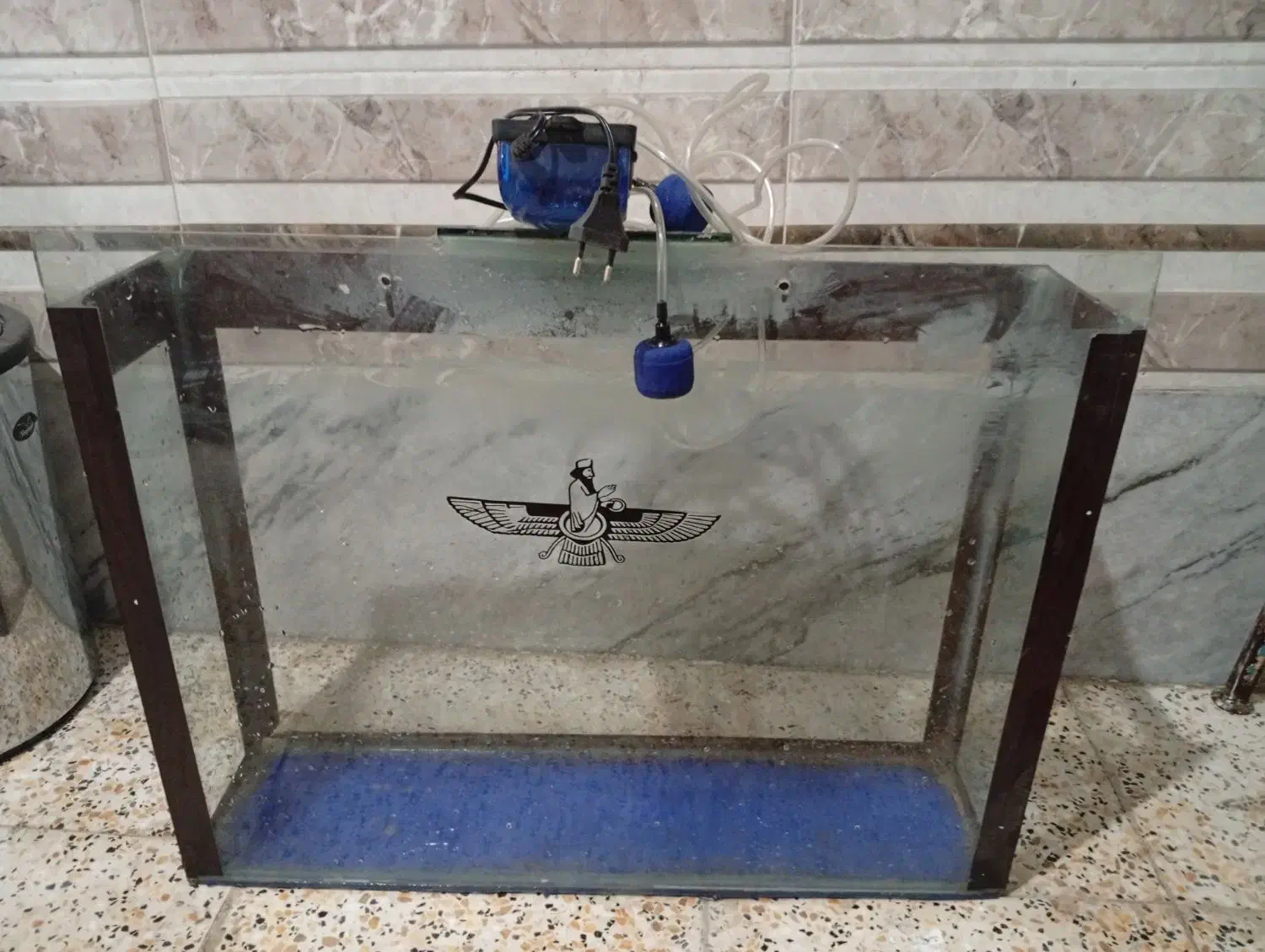 آکواریوم ماهی وپمپ هوا ساز|ماهی|رباط‌کریم, شترخوار|دیوار