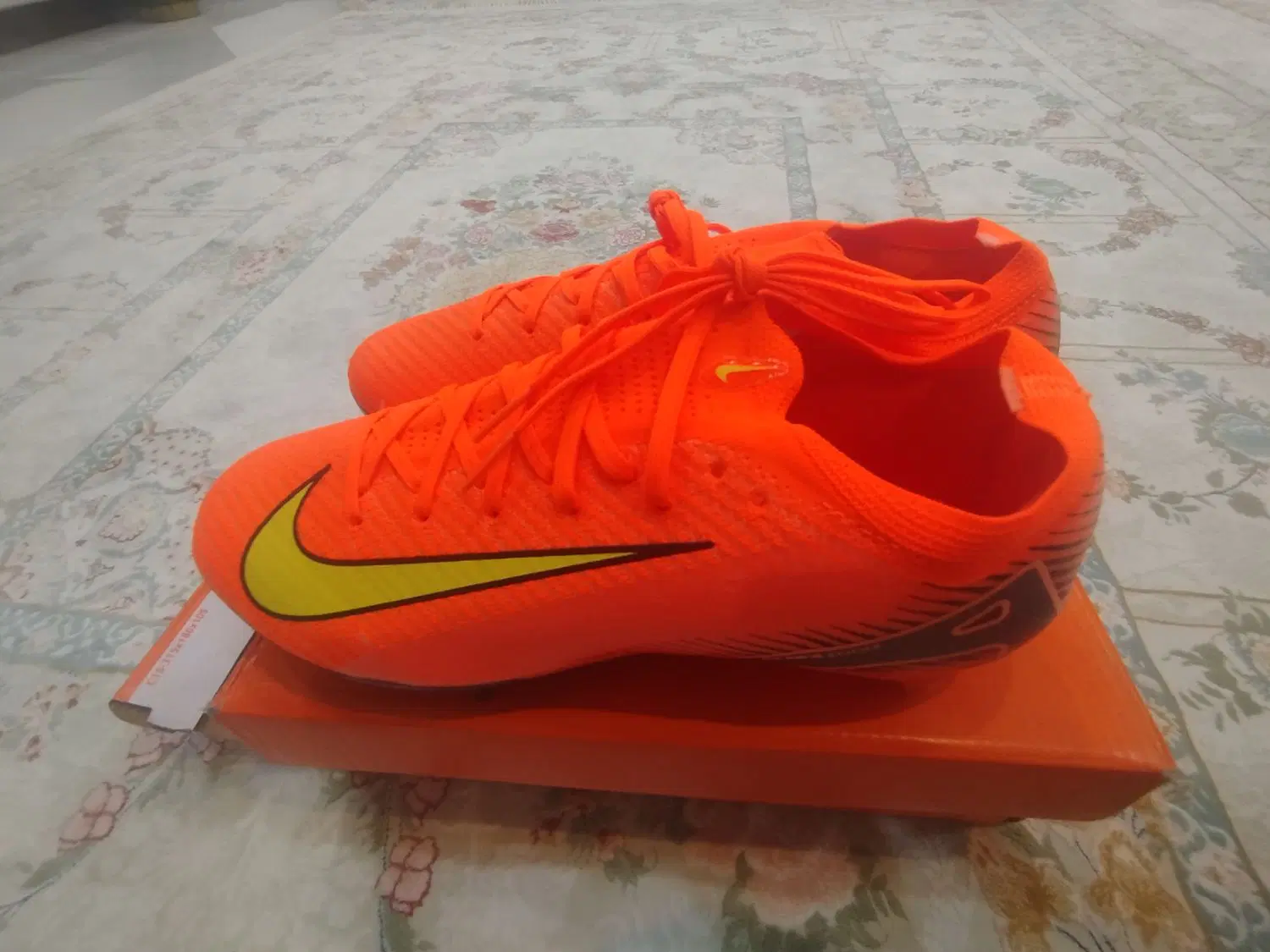 فروش کتونی زمین چمن خارجی اورجینال|ورزشهای توپی|قم, براسون|دیوار