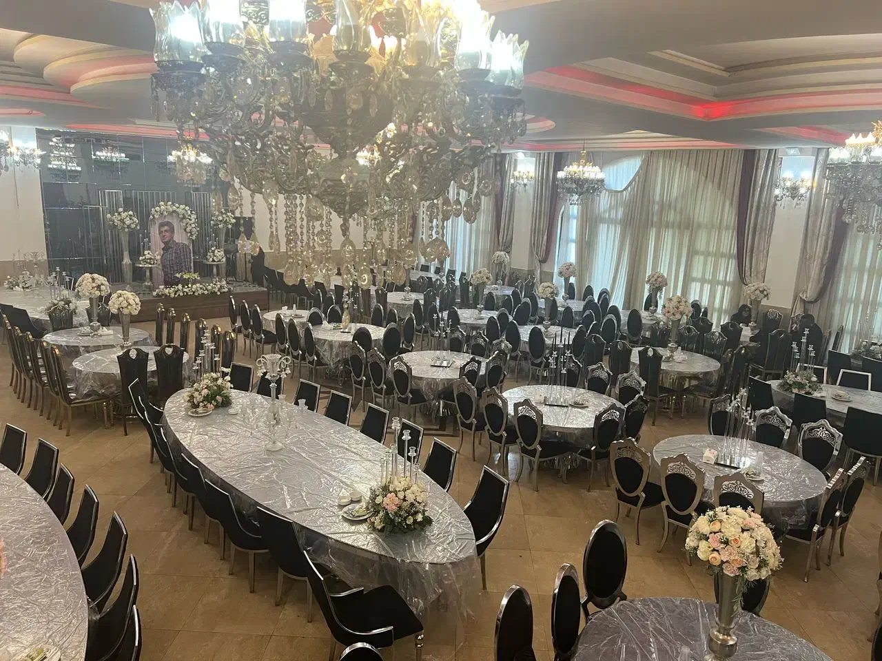 ب ی منشی خانم جهت کار در تالار نیازمندیم|استخدام خدمات فروشگاه و رستوران|باقرشهر, |دیوار