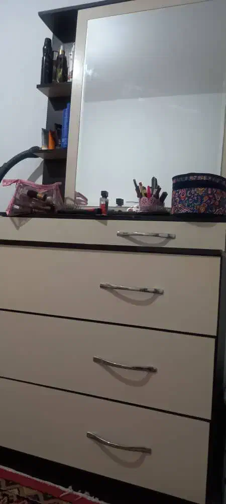 فروش سرویس خواب ومیزآرایش درحدنو|تخت و سرویس خواب|شیراز, دوکوهک|دیوار