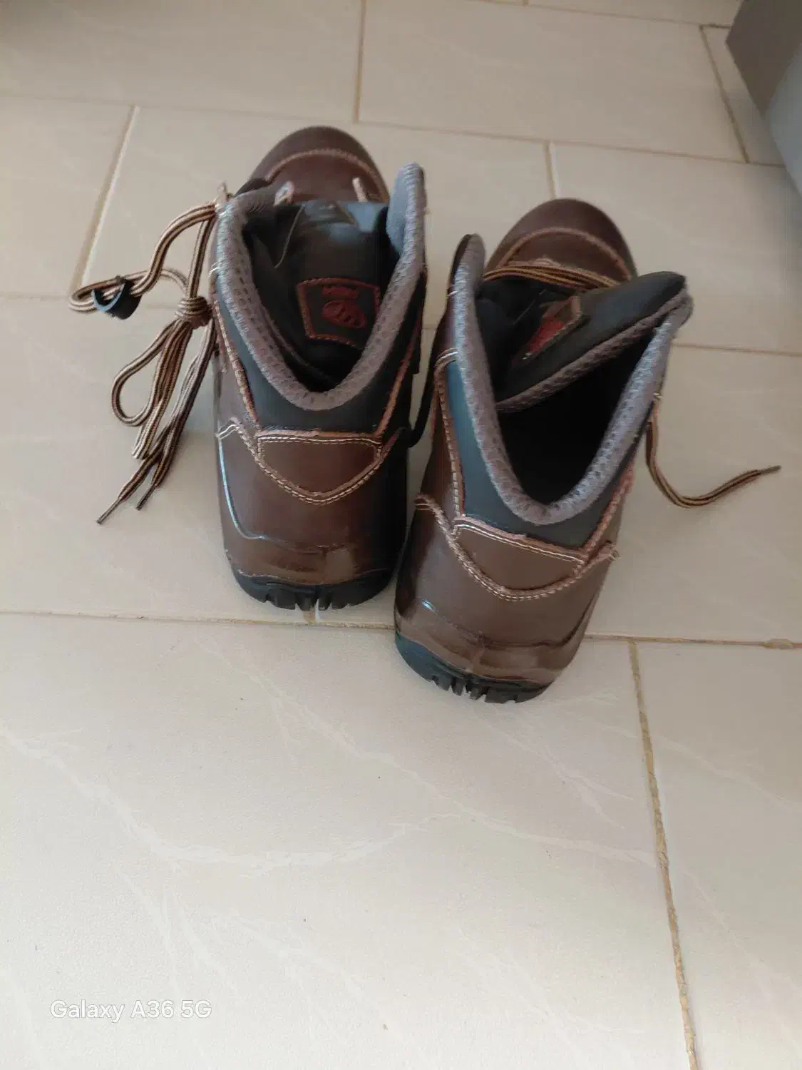 کفش ایمنی|کیف، کفش، کمربند|سلماس, |دیوار