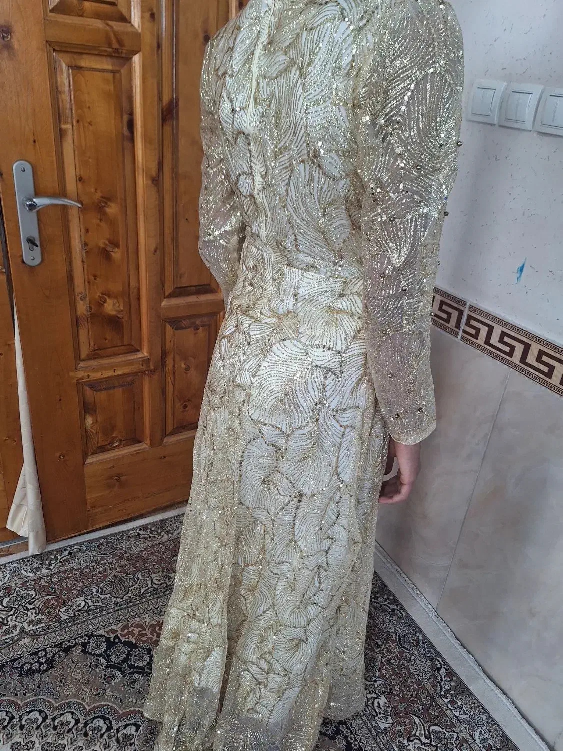 لباس مجلسی|لباس|قروه, |دیوار