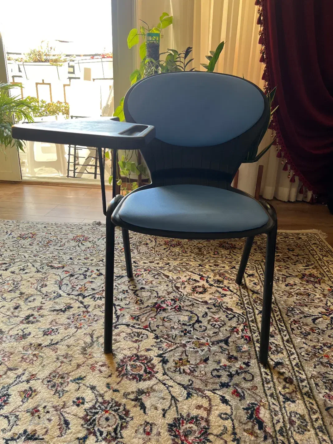 تک صندلی|صندلی و نیمکت|ساری, |دیوار