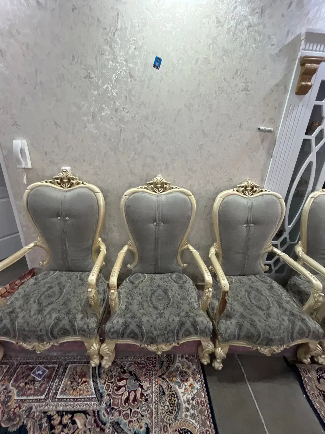 مبل با سه عدد عسلی چوبی|مبلمان خانگی و میز عسلی|نسیم‌شهر, |دیوار