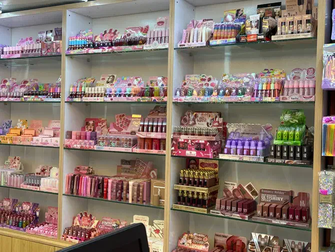 استخدام حسابدار و مسئول تولید محتوا خانم|استخدام خدمات فروشگاه و رستوران|بندر گناوه, |دیوار