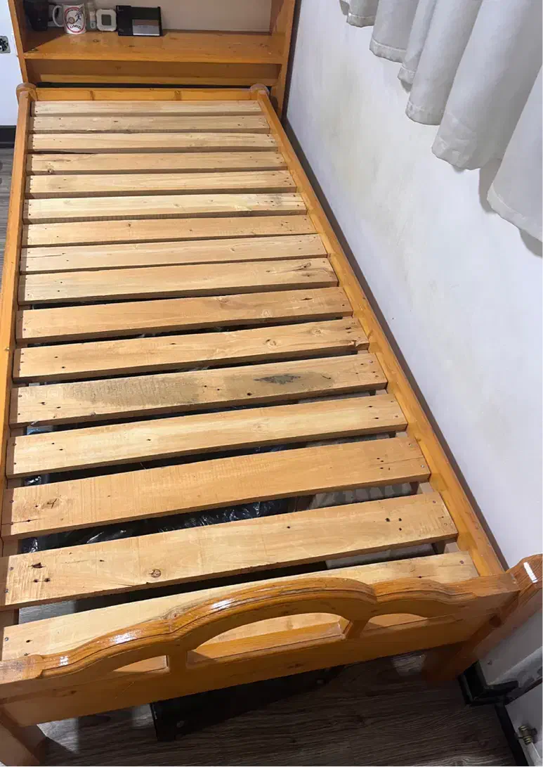 تخت تمام چوب روسی یک نفره|تخت و سرویس خواب|شیراز, آزادی|دیوار