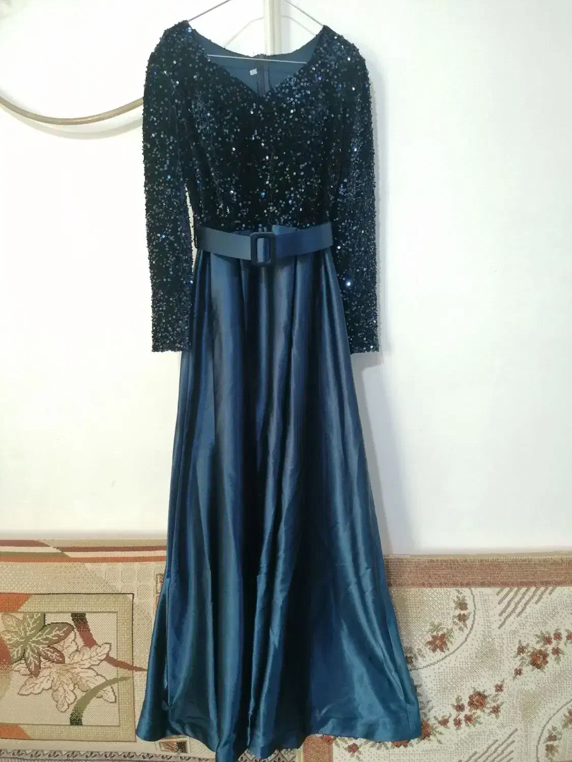 لباس مجلسی|لباس|اسفرورین, |دیوار