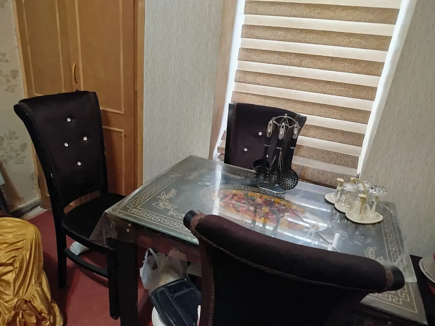 میز غذا خوری ۴نفره|میز و صندلی غذاخوری|اردبیل, |دیوار