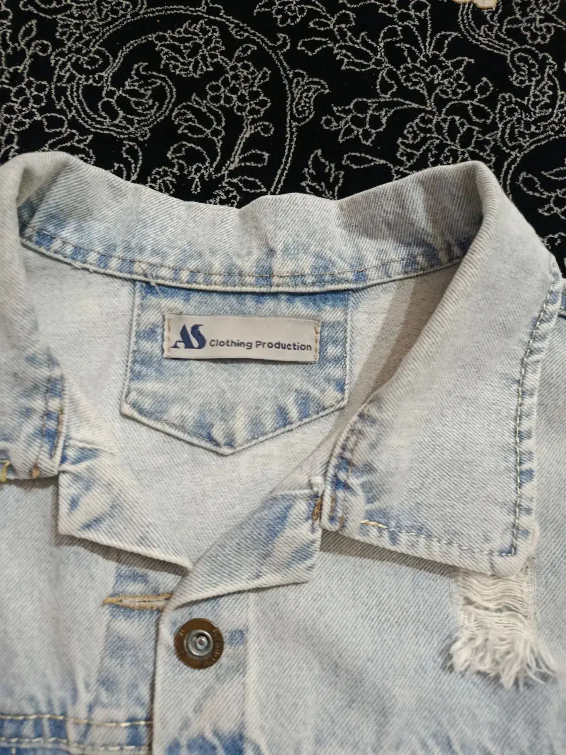 کُت لی|لباس|شیراز, کفترک|دیوار