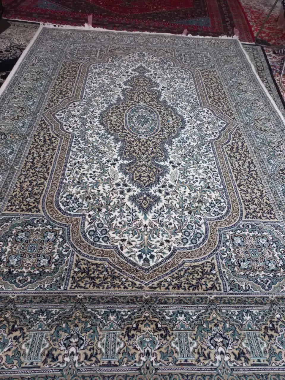 فرش شش متری با کمی پوسیدگی که در عکس مشخصه|فرش|پاکدشت, پاکدشت (مامازند)|دیوار