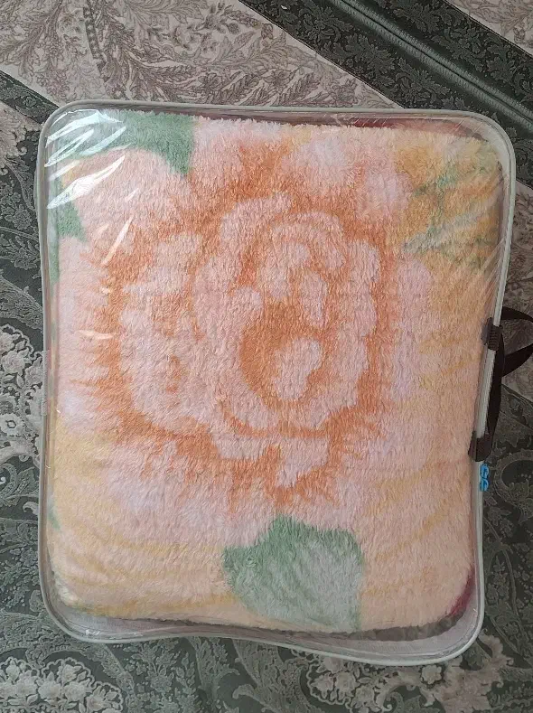 پتو نو دونفره زنبق|رختخواب، بالش، پتو|مشهد, سرافرازان|دیوار